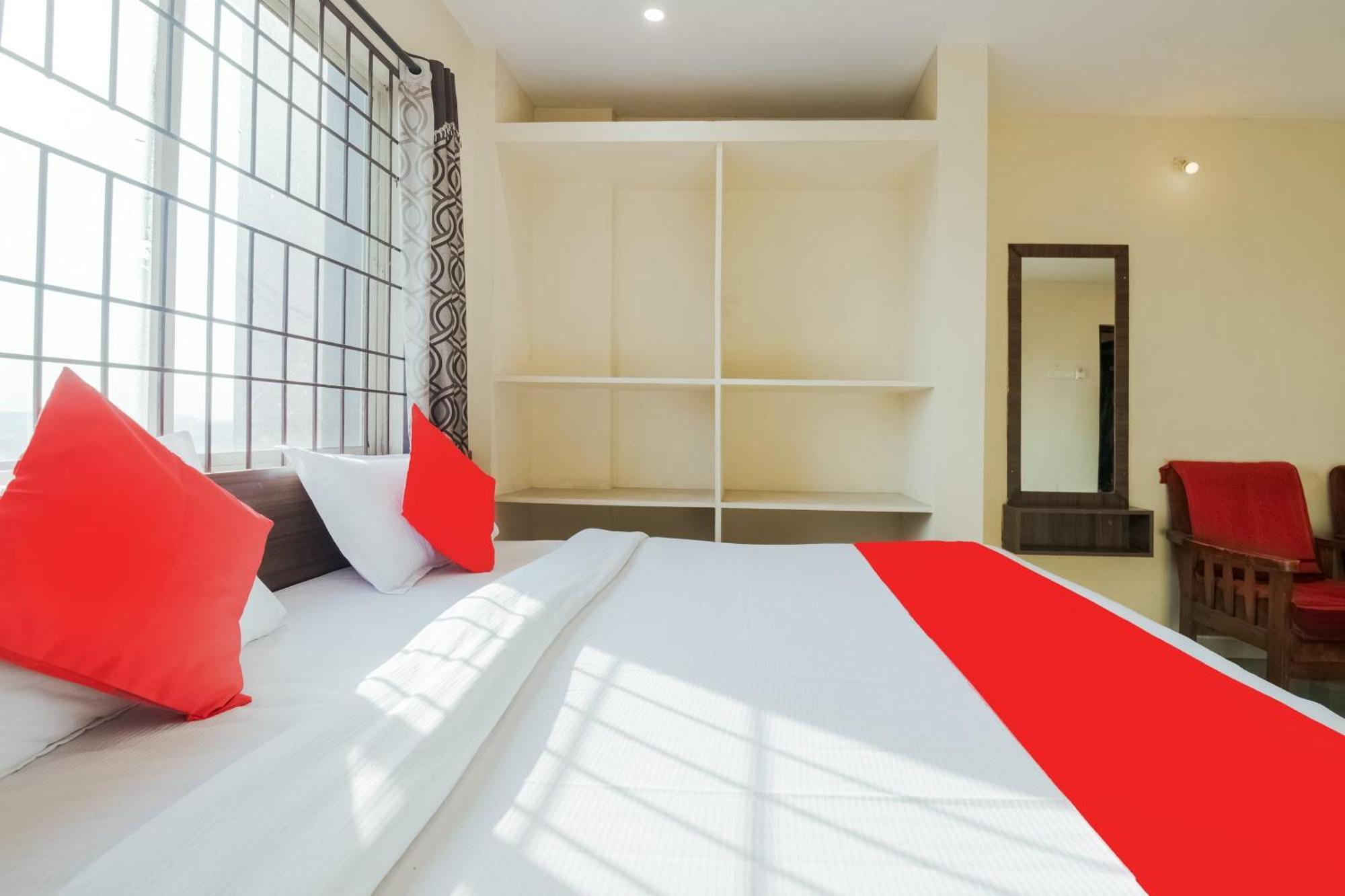Hotel O Anu Grand 비사카파트남 외부 사진